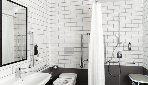 Accessible Twin Room with wet room Ensuite