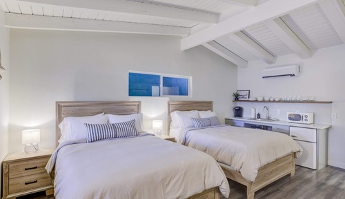 Luxury Double Room, 2 Queen Beds (UNIT 11)