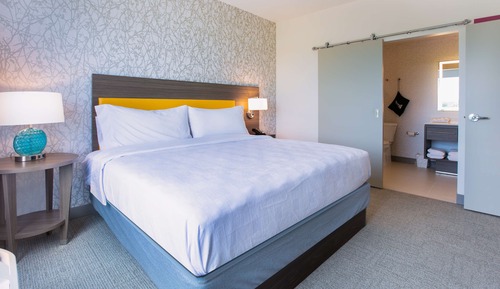 Suite, 1 Bedroom, Accessible, Lake View (Bathtub)