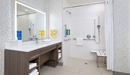 Studio, 2 Queen Beds, Accessible, Lake View (Mobility & Hearing, Roll-in Shower)