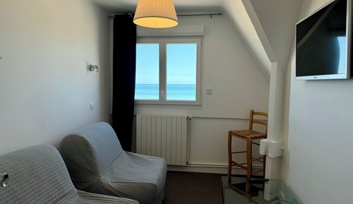 Deluxe Room, 1 Queen Bed, Bathtub, Oceanfront