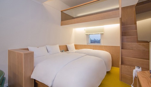 BLO BY BLO Room