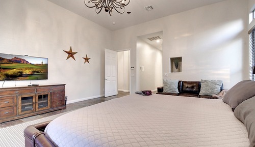 Studio (6 Bedrooms)