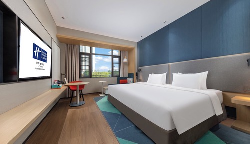 Standard Room, 1 King Bed (Extra Floor Space)