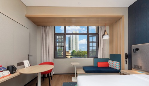 Standard Room, 1 King Bed, Garden View