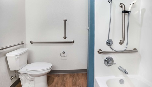 Room, 1 Queen Bed, Accessible, Non Smoking (Accessible Tub)