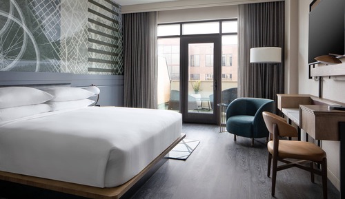 Room, 1 King Bed, Non Smoking, Balcony