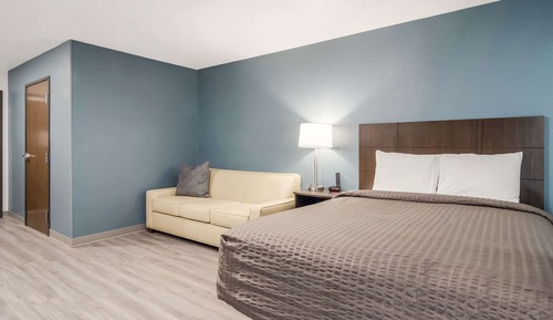 Queen Suite with Sofa