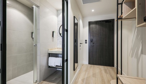 Room Next Generation - 1 King Bed 1 Double Bed 1 Sofa Bed