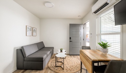 First Floor King Suite 103