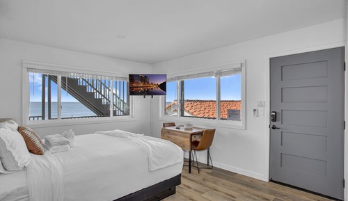 Oceanview Corner King Studio 206