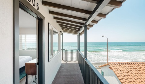 Oceanview Corner King Studio 306