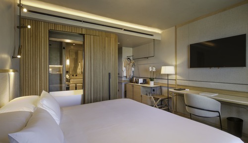 Premium Double Room Single Use (SEA)