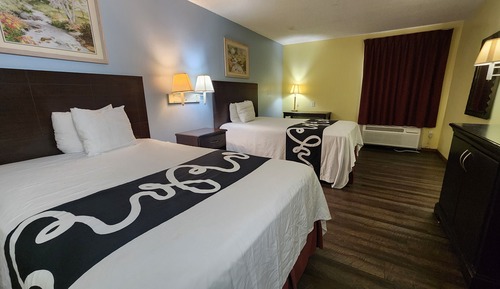 2 Full Bed Smoking