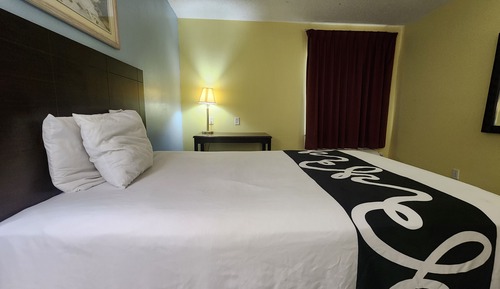 2 Full Beds with Kitchenette Non-Smoking