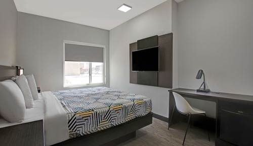 Deluxe Room, 1 King Bed, Non Smoking