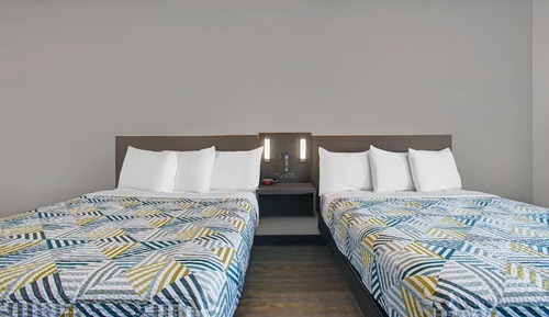 Deluxe Suite, 2 Queen Beds, Non Smoking, Kitchenette