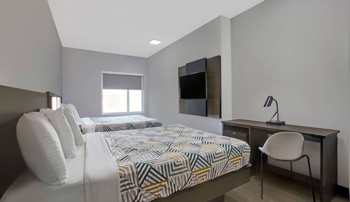 Deluxe Suite, 2 Queen Beds, Non Smoking, Kitchenette