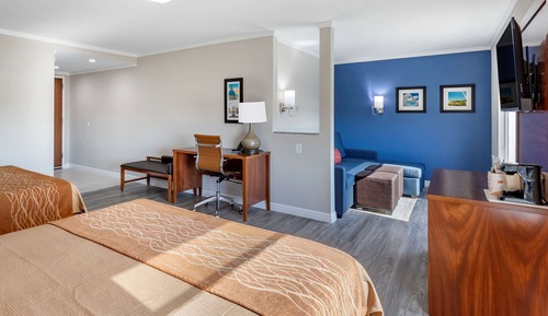 Suite, Multiple Beds, Corner (Upgrade)