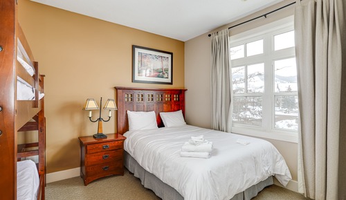 Premium Townhome, 2 Bedrooms (212 Rivergrass - Pet Friendly)