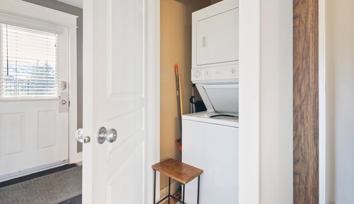Grand Condo, 2 Bedrooms (128 Rivergrass - No Pets Allowed)
