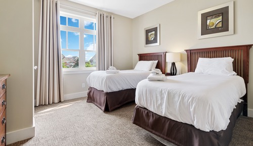 Premium Condo, 3 Bedrooms (239 Rivergrass - No Pets Allowed)