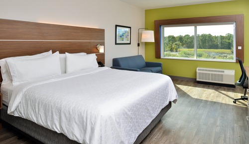 Suite, 1 King Bed, Accessible (Comms, Mobil, Access Tub)