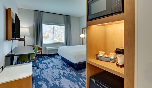 Room, 1 King Bed (Mobility/Hearing Access, Roll-In Shwr)