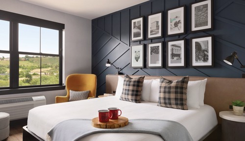 Room, 1 King Bed (Bank)