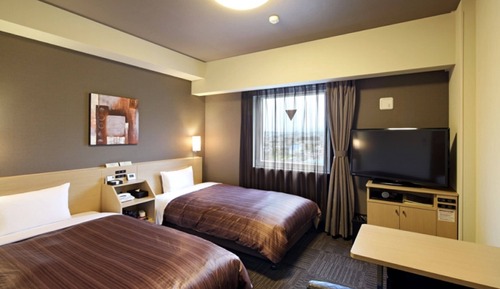 Twin Room, Smoking