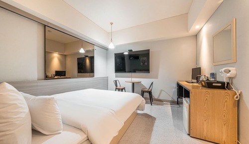 Room (Standard (free viewing of 5 types of )