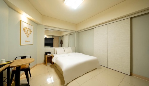 Room (Deluxe (5 OTT types available for fre)