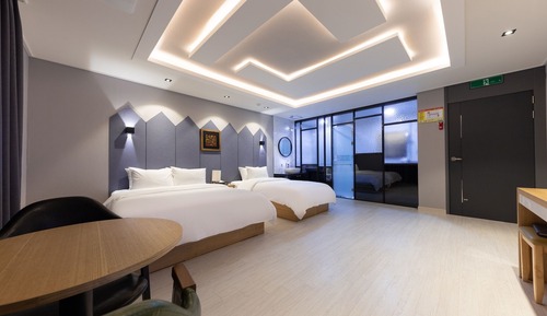 Room (Twin clean (double/single bed + PC + )