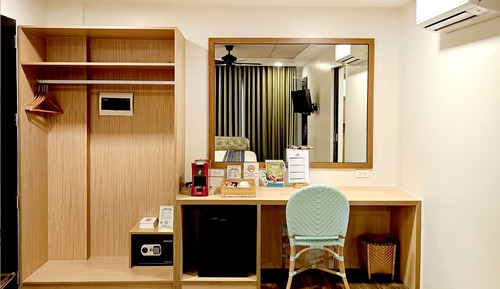 Deluxe Room - King Room with Garden View