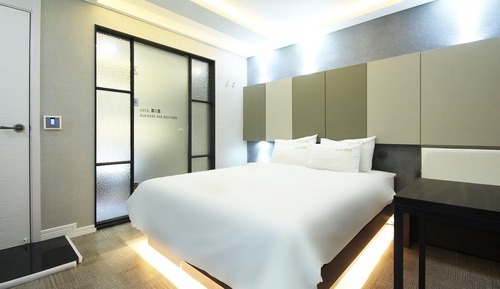 Room (Standard Room C)