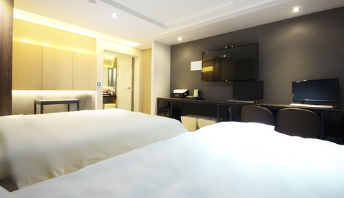 Room (Twin)