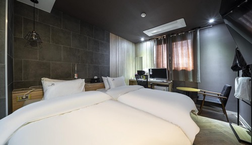Room (Premium - Twin (2PC OTT))
