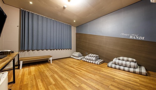 Room (Ondol / hot spring water (30000 won w)