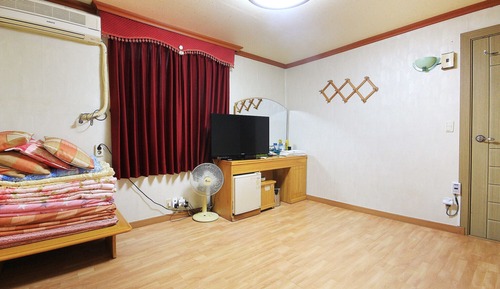 Room (Korean Room (4 People))