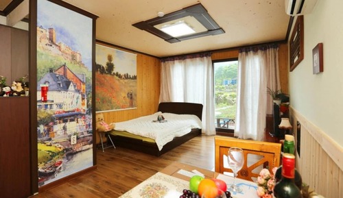 Room (Conical)