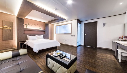 Room (Luxury Suite)