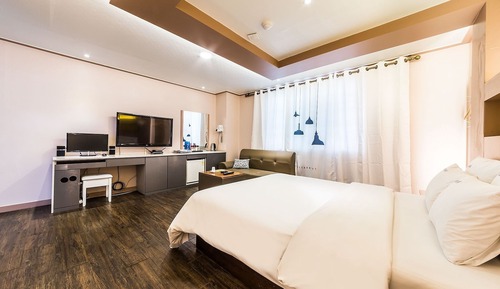 Room (Deluxe B)