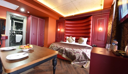 Honeymoon Room