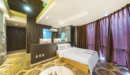 Room (VIP (2 PCRTX3070) (2-person bathtub 7)
