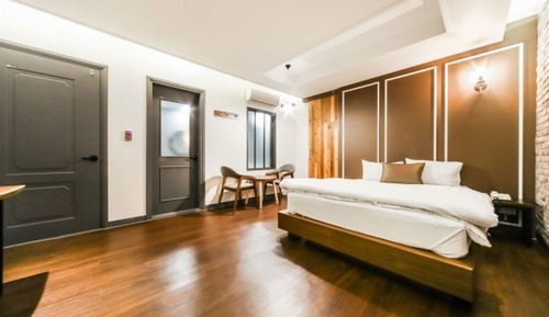 Room (Standard (Netflix available hotel bed)