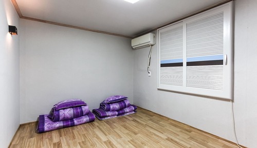 Room (Ondol Room)