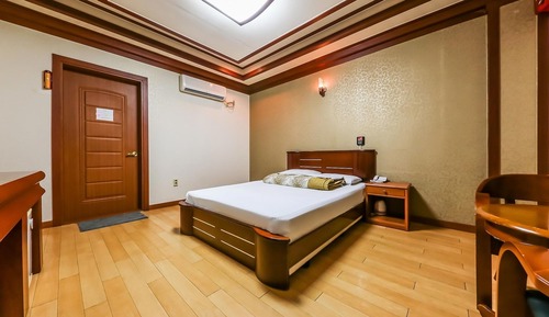 Room (Standard Room)