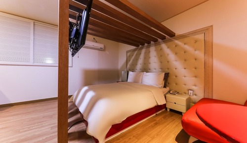 Room (Double bed cinema styler (all OTT ser)