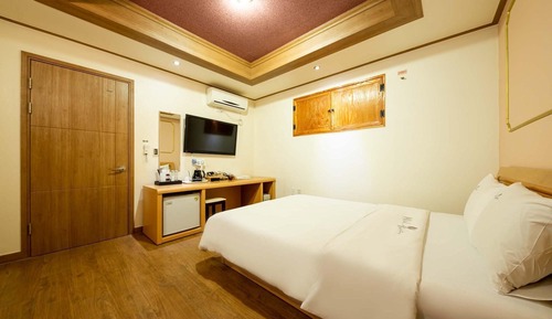 Room (Standard Room (OTT))