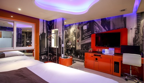 Room (Twin Room (Netflix Available))